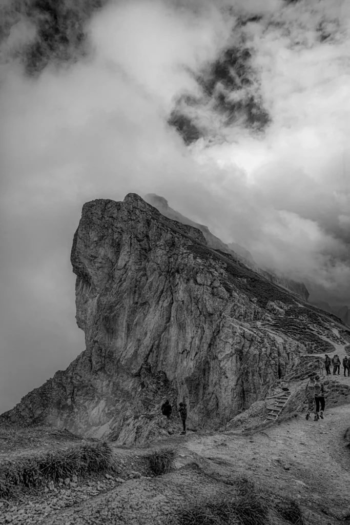 Seceda Dolomiten Felsen Schwarzweiß